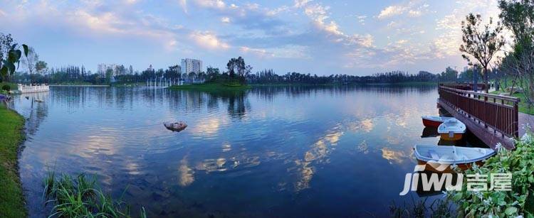孔雀城大湖实景图图片