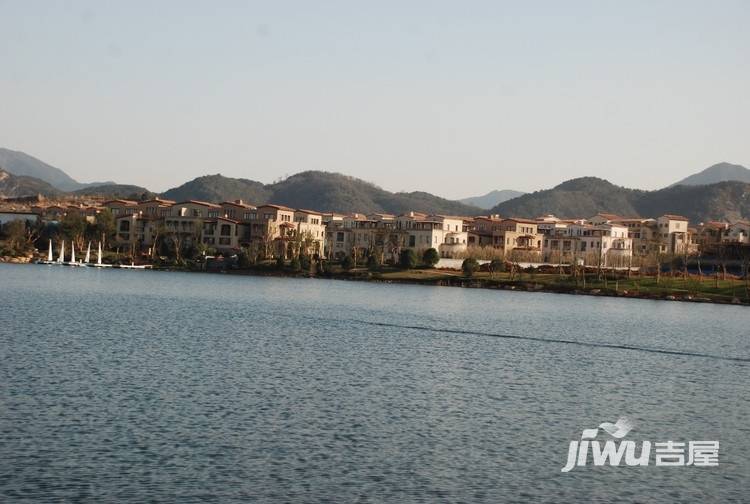 东海闲湖城实景图图片