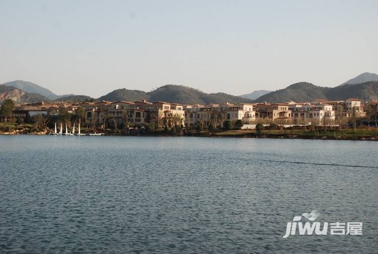 东海闲湖城社区实景 东海闲湖城湖景