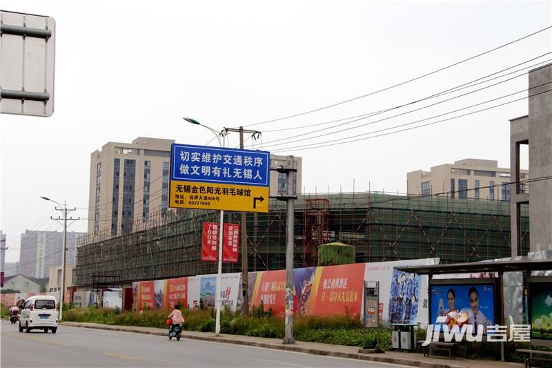 万健广场实景图