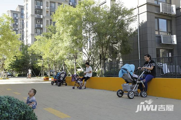 万科假日风景实景图图片