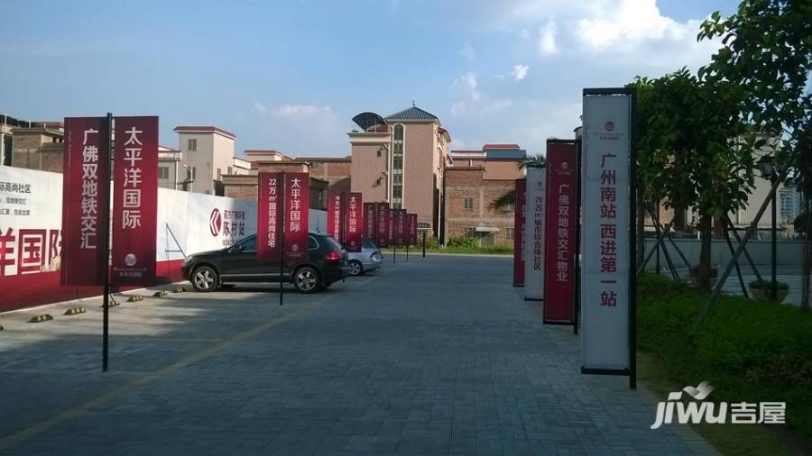 太平洋国际售楼处 销售中心停车场